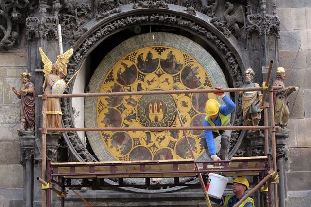 Ciferník Pražského orloje byl při rekonstrukci špatně namalován, čeká ho další oprava