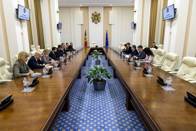 Premierul Dorin Recean a vorbit despre climatul investițional al Republicii Moldova cu reprezentanții Asociației Investitorilor din România