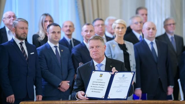 Iohannis a promulgat legea privind înființarea Muzeului Holocaustului din România