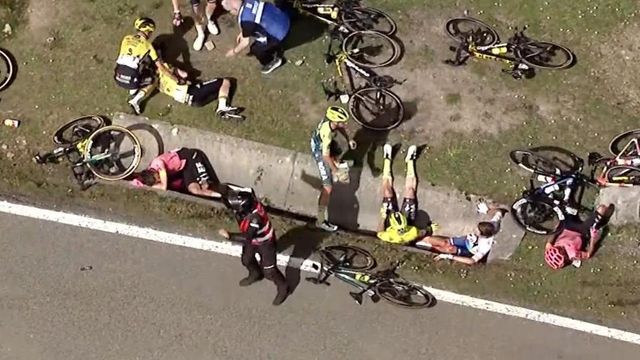 Giro dei Paesi Baschi, grave caduta per Vingegaard, Evenepoel e Roglic: cosa è successo