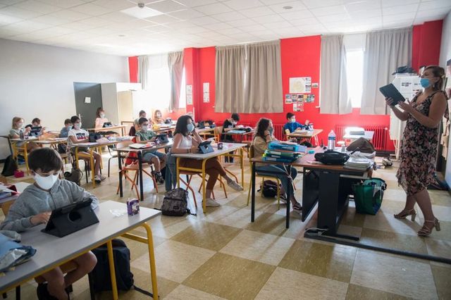 Peste 80 de școli din Franța au fost închise din cauza îmbolnăvirii elevilor cu COVID-19