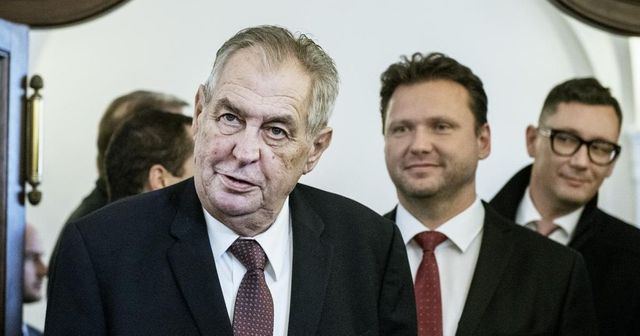 Prezident Zeman podepsal rozpočet na příští rok se schodkem 40 miliard korun