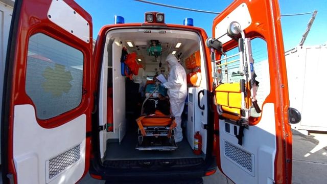 Patru persoane infectate cu Covid, în stare critică, transportate de la Iași la Spitalul mobil din Lețcani, cu suportul SMURD Moldova