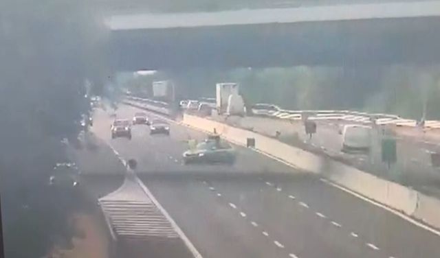 Piacenza, si schianta a tutta velocità contro volante della polizia: il video dell’incidente in autostrada
