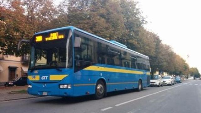 Autista di bus aggredito da un passeggero nel torinese