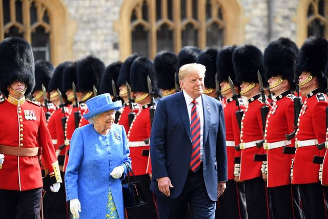 Trump își începe vizita controversată în Marea Britanie