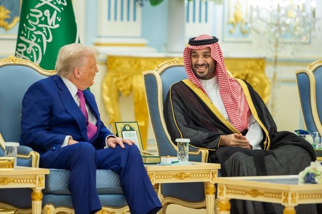 Trump ridică sancțiunile impuse Siriei în ciuda tuturor riscurilor