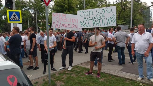 Народ возмущен решениями, принятыми парламентом и главой государства Игорем Додоном