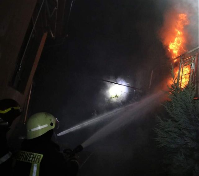 Incendiu violent în apropiere de București: O persoană a fost transportată la spital
