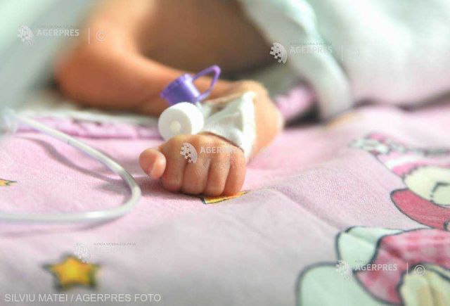 Un bebeluș de 13 zile a murit din cauza COVID-19 într-un spital britanic