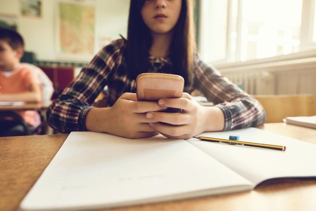 Stop ai cellulari in classe alle scuole superiori
