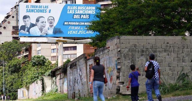 Venezuela bezárta oslói nagykövetségét, miután a bujkáló ellenzéki vezető kapta a Nobel-békedíjat
