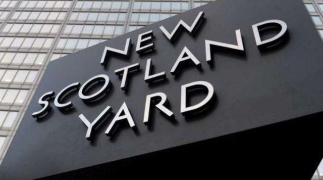 Un uomo è stato accoltellato in una moschea di Londra