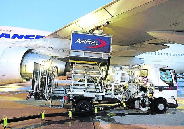 La alta demanda y el queroseno disparan el precio de volar en Navidad