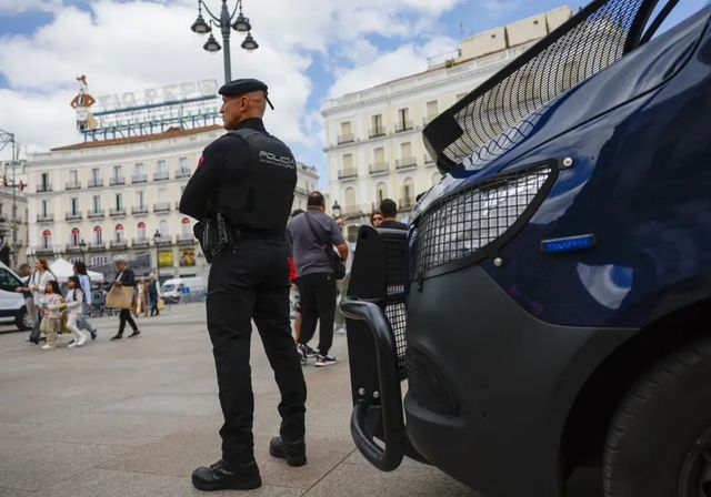 Detenidos en Madrid unos padres que intentaban huir con sus 6 hijos desnutridos para evitar perder la custodia