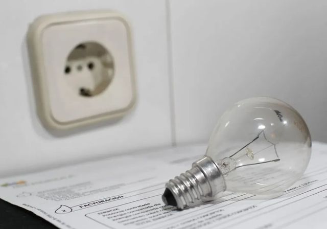 El Gobierno asume que la factura de la luz subirá tras el apagón