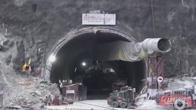 Operai intrappolati in un tunnel in India, i soccorritori sono a 5 metri