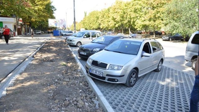 Două parcări gratuite, amenajate în sectorul Centru din Chișinău