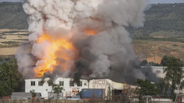 Madrid activa el Platercam por un incendio en una empresa de baterías de litio de Azuqueca