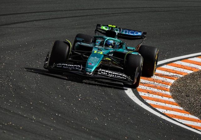 Alonso deslumbra en Zandvoort entre los dos McLaren
