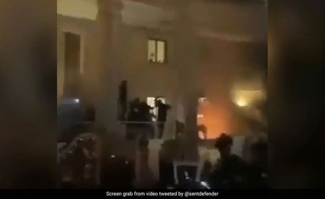 Ambasada Suediei la Bagdad, luată cu asalt și incendiată din cauza arderii Coranului