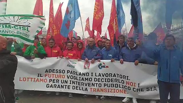 Ex Ilva, corteo di lavoratori e sindacati a Taranto