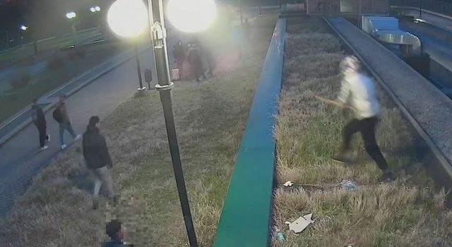 Roma, bambino di 8 anni preso a bastonate durante la sua festa di compleanno