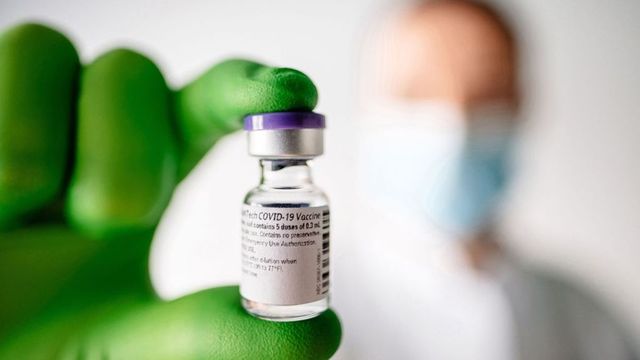 Comisia Europeană cumpără încă 300 de milioane de doze de vaccin Pfizer