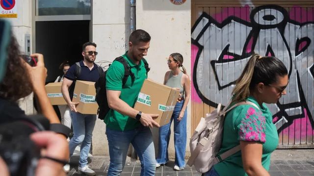 La UCO dice que una mujer intentó esconder un disco duro de casa de Ábalos con la excusa de pasear al perro