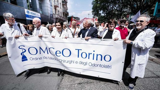 Migliaia a Torino in piazza per la sanità pubblica