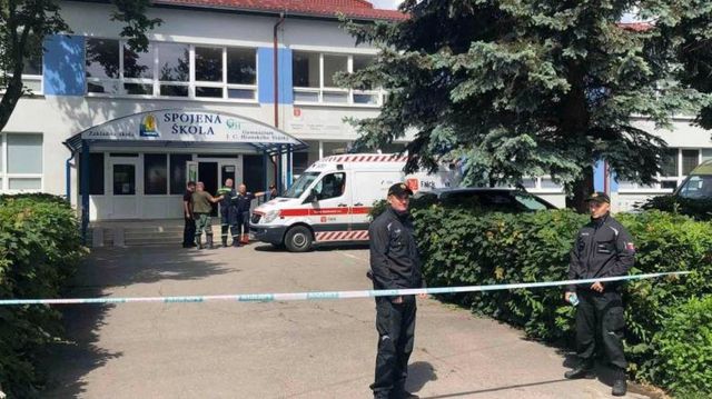 Un bărbat înjunghiat mortal și 5 răniți, inclusiv copii, la o școală din Slovacia; Atacatorul a fost împușcat de poliție