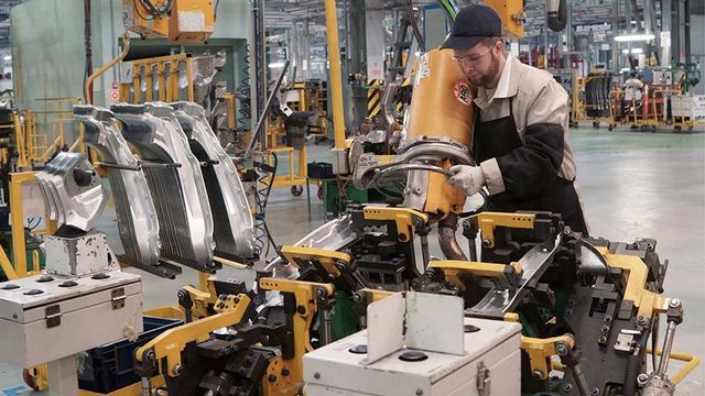 АВТОВАЗ объявил об остановке производства из-за срыва поставок