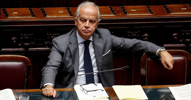 Piantedosi: “Il taser è uno strumento imprescindibile, polemiche pretestuose”