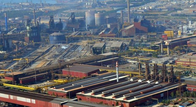 Ex Ilva, annuncio di Urso: “Approvata autorizzazione integrata ambientale, stabilimento è salvo”