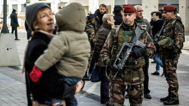 Dupa masacrul de la Moscova, Franta ridica nivelul de alerta de securitate