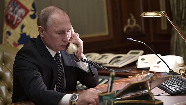 Президенты России и Украины поговорили по телефону