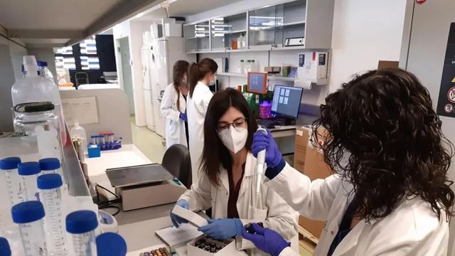 Una mujer lleva 18 años sin rastro de cáncer tras someterse a la terapia CAR-T