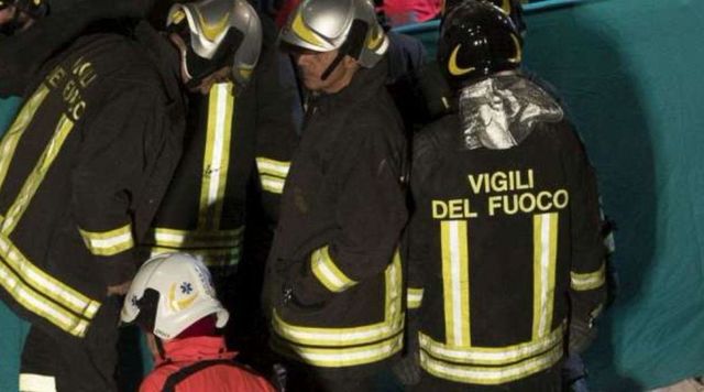 Crolla un muro di contenimento a Napoli, morti due operai