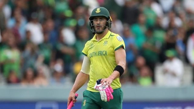 Flight delay leaves Faf du Plessis frustrated ahead of India Tests
