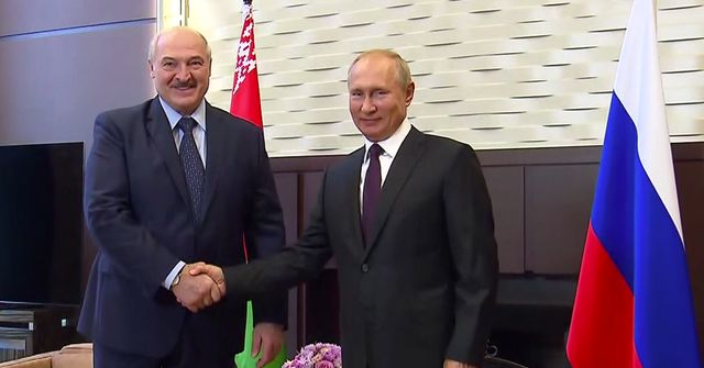 Putin slíbil Lukašenkovi obří půjčku