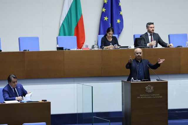 Парламентът изслушва министъра на финансите Асен Василев относно набирането на проекти от общините, които да бъдат финансирани от бюджета
