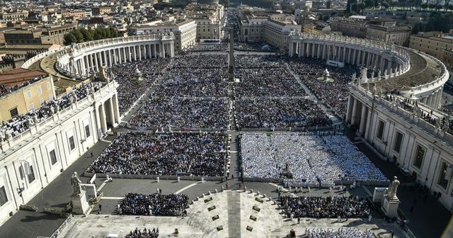 Vaticano, abusi fra i chierichetti del Papa, rinviati a giudizio un prete e il rettore