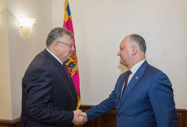 Глава правительства провел встречу с председателем Евразийского банка