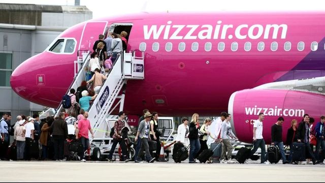 Incendiu la bordul unei aeronave Wizz Air în care se aflau și români