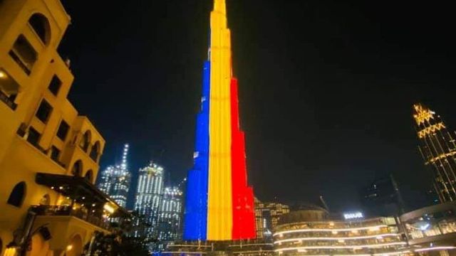 Burj Khalifa, cea mai înaltă clădire din lume, iluminată în culorile tricolorului românesc