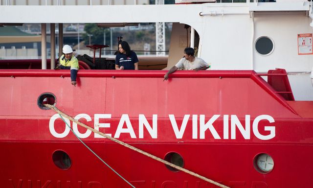 Ocean Viking con 274 persone a bordo verso Pozzallo