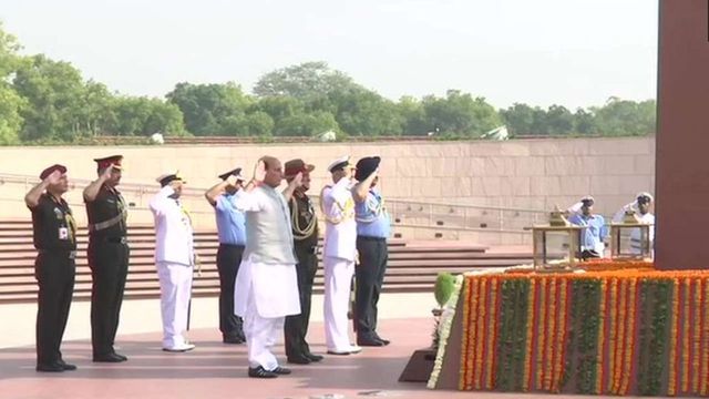 Rajnath Singh visits War Memorial before formally taking over defence ministry