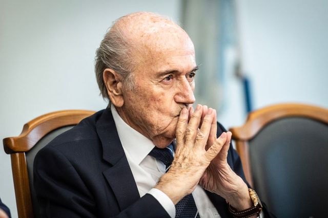 Blatterékat további közel hét évre eltiltották