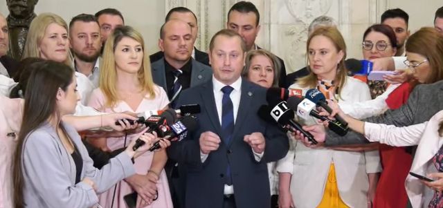 30 de senatori și deputați au decis să formeze Alianța Întâi România