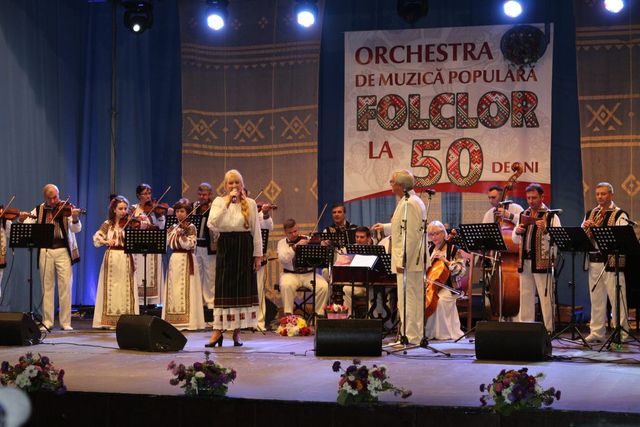 Șefa statului a conferit titluri onorifice mai multor artiști ai Orchestrei de Muzică Populară ,,Folclor”